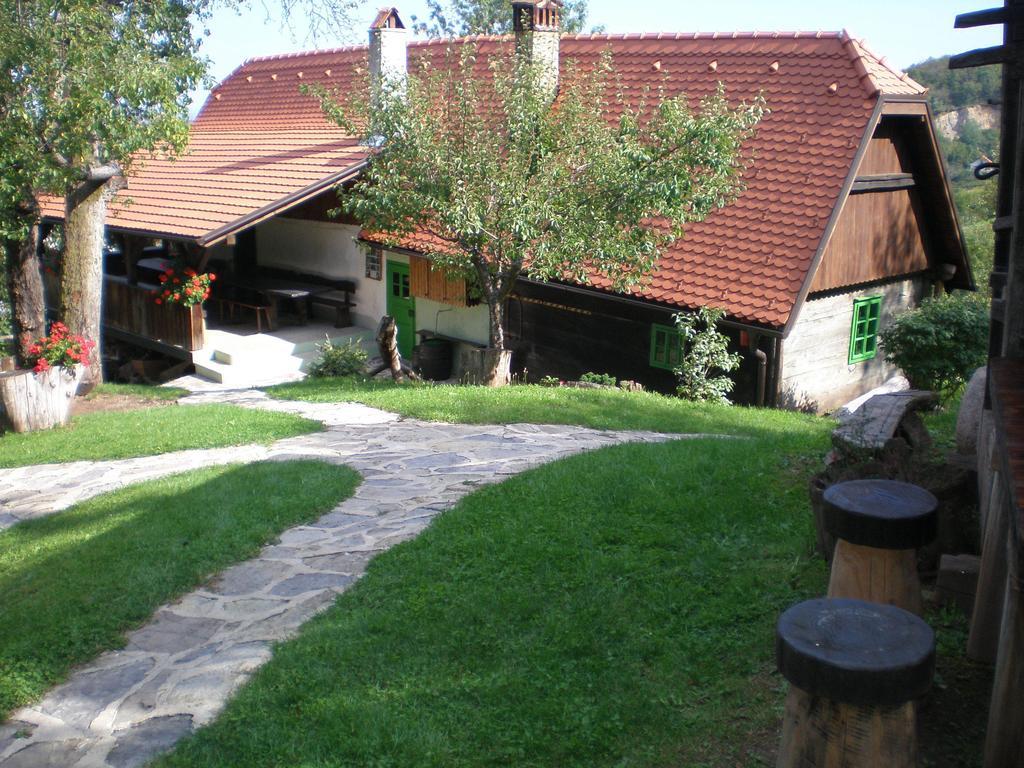 Apartmani Etno Kuca Pod Okicem Samobor Chambre photo